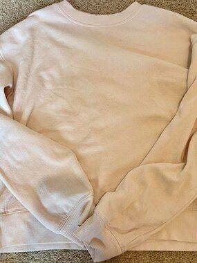 Pink crewneck sweatshirt Size M #loungewear #cozy